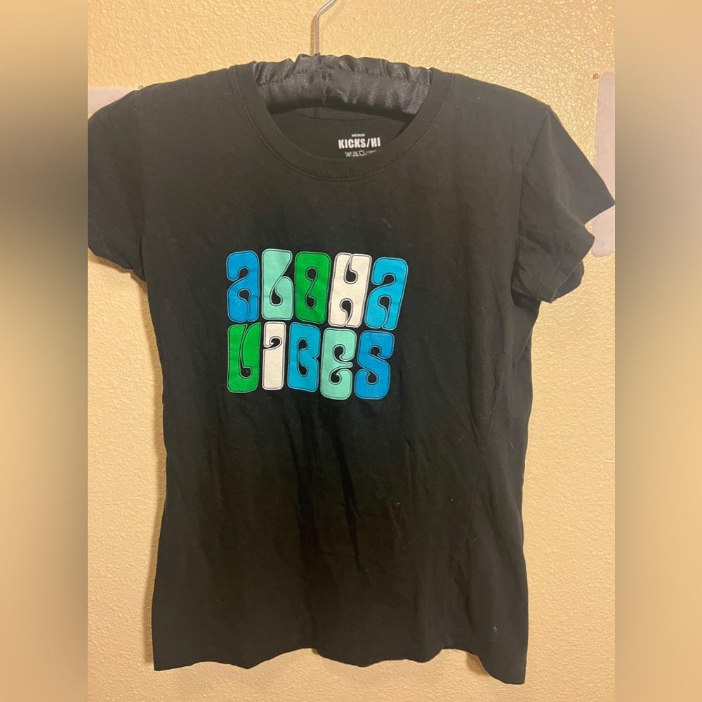 Kicks Hi t shirt + 1 free local motion talons vibes